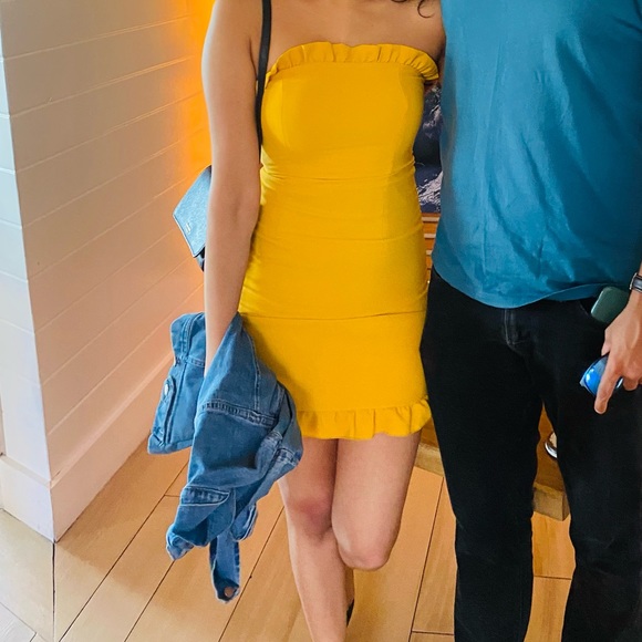 XS Golden Yellow Strapless Ruffled Bodycon Dress - Picture 5 of 5